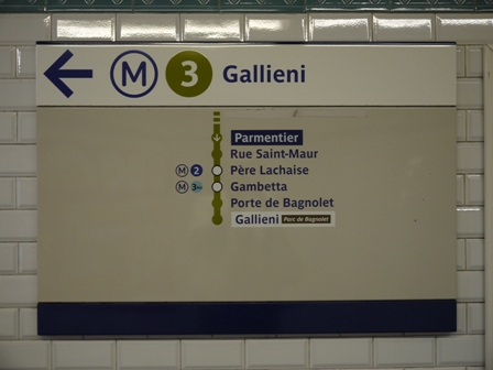 Route sign towards Gallieni
