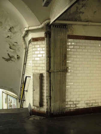 folding gate