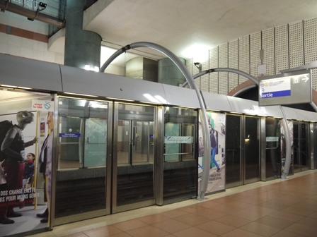 doors in barrier to trains