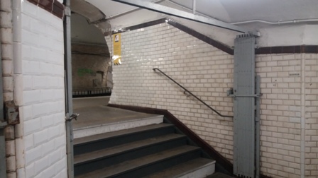 Connecting stairs between the line 4 and 6