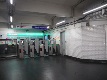 metro entrance hall with four turnstyles.