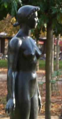 bronze statue of nude woman